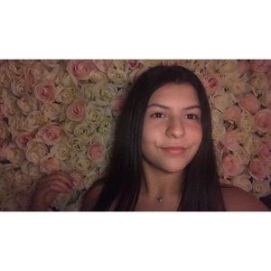 Meet your Posher, Valeria